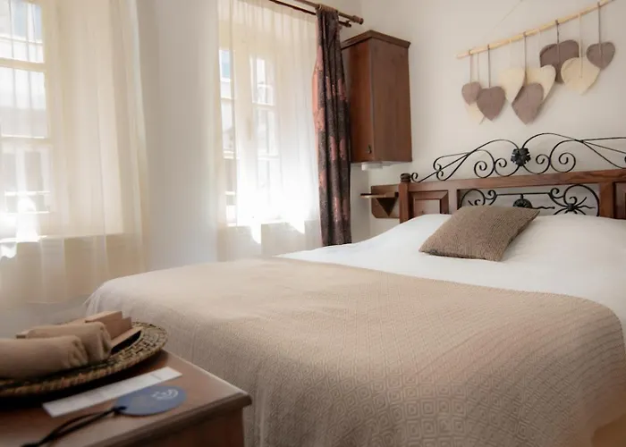 Avlu Cunda * Ayvalı