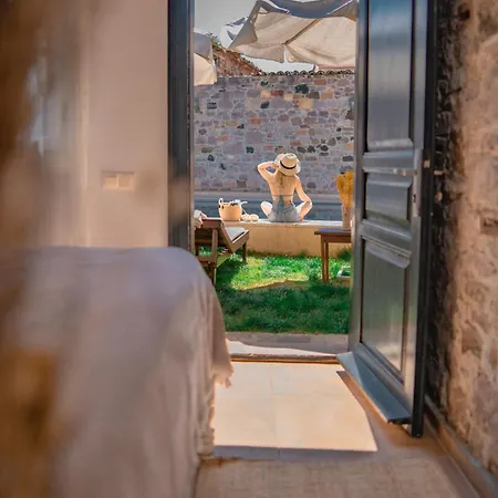 Avlu Cunda Ayvalı