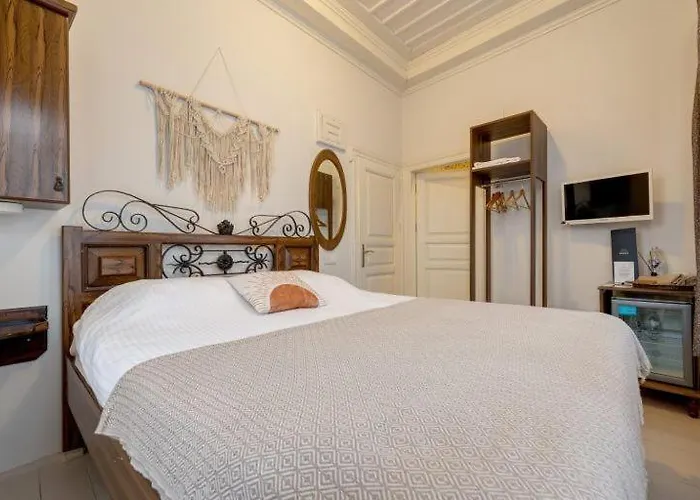 Avlu Cunda * Ayvalı